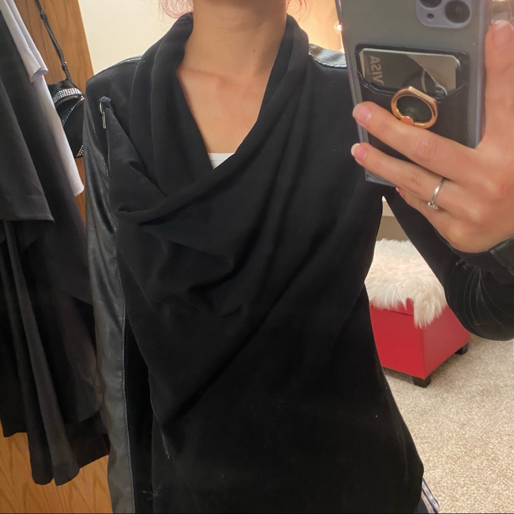 Black Jacket - Picture 3 of 7
